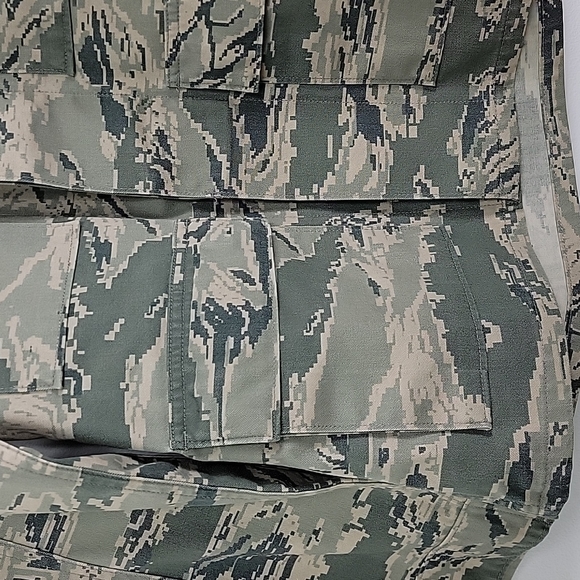 US Air Force Man's Utility Military Fatigues Camouflage Pattern Coat 32S - Picture 5 of 14